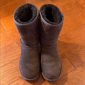 UGG short brown boots